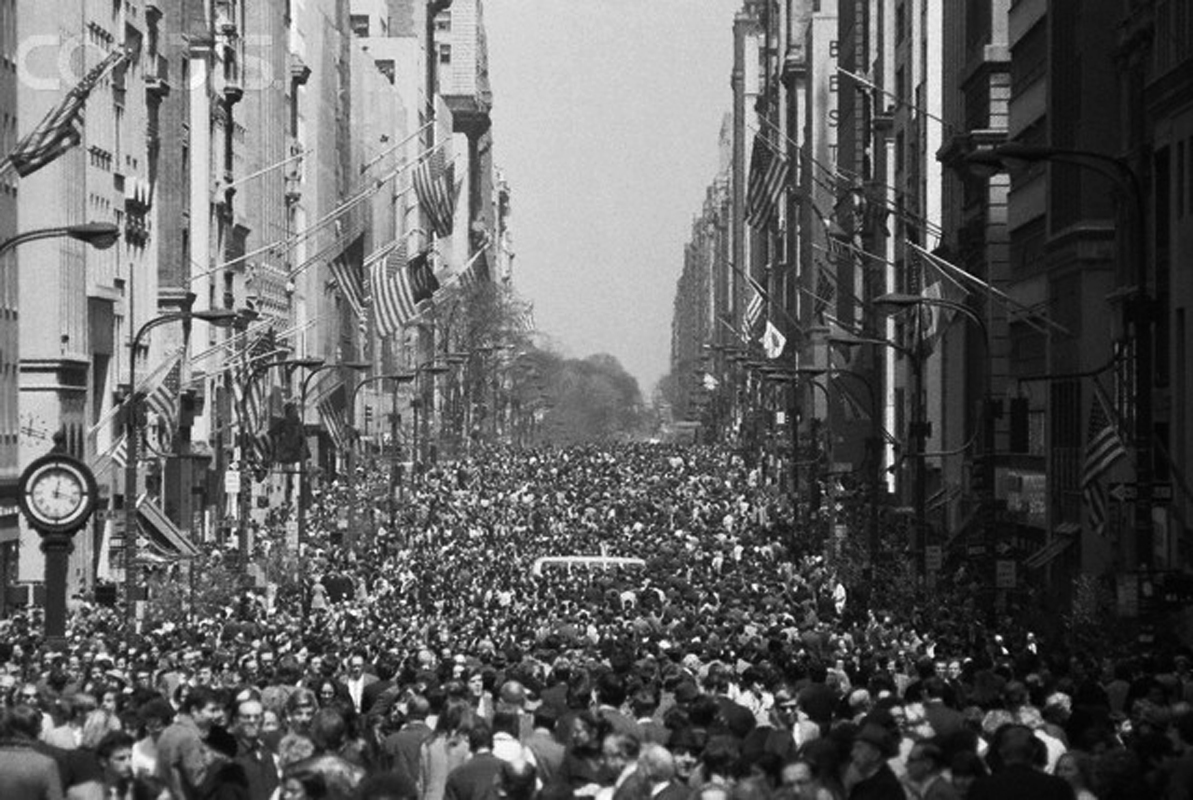 Earth Day Crowds On Carless Fifth Ave