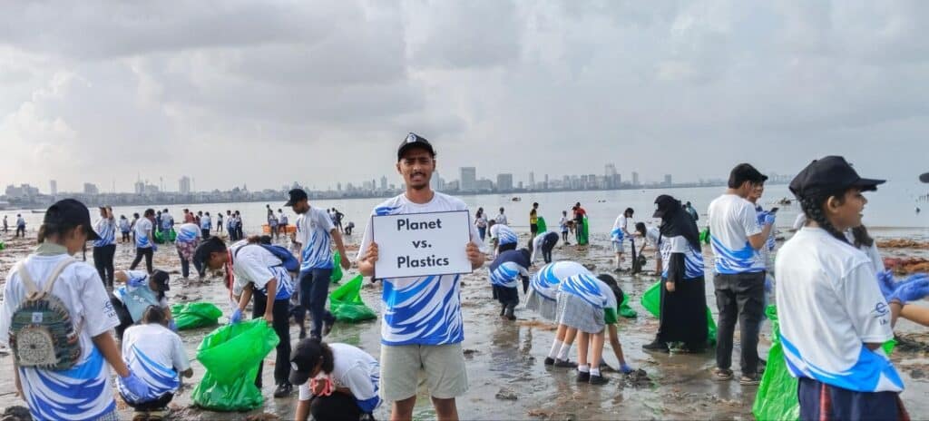 Volunteers in action on the beach in Mumbai